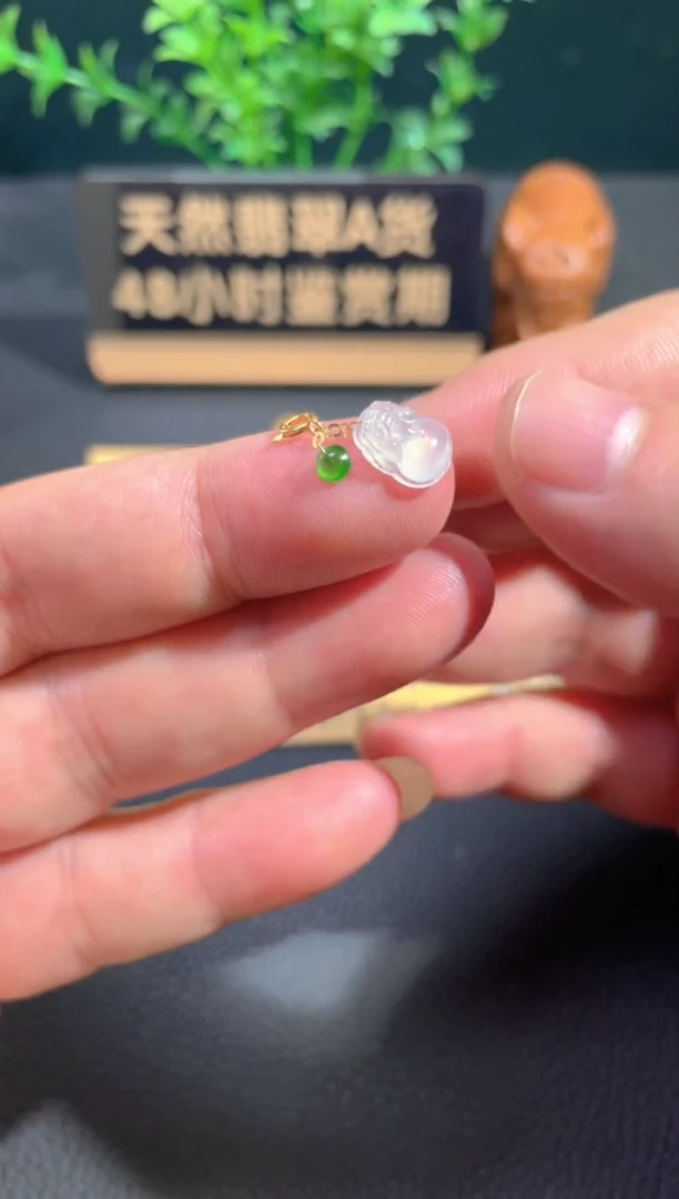 颈饰18K金镶嵌翡翠翡翠