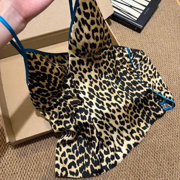 法式轻奢豹纹高级感吊带睡衣女显气质宽松大码休闲带胸垫女大睡衣