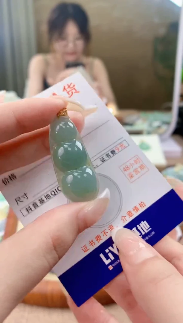 翡翠18K金镶嵌颈饰天然A货翡翠挂件