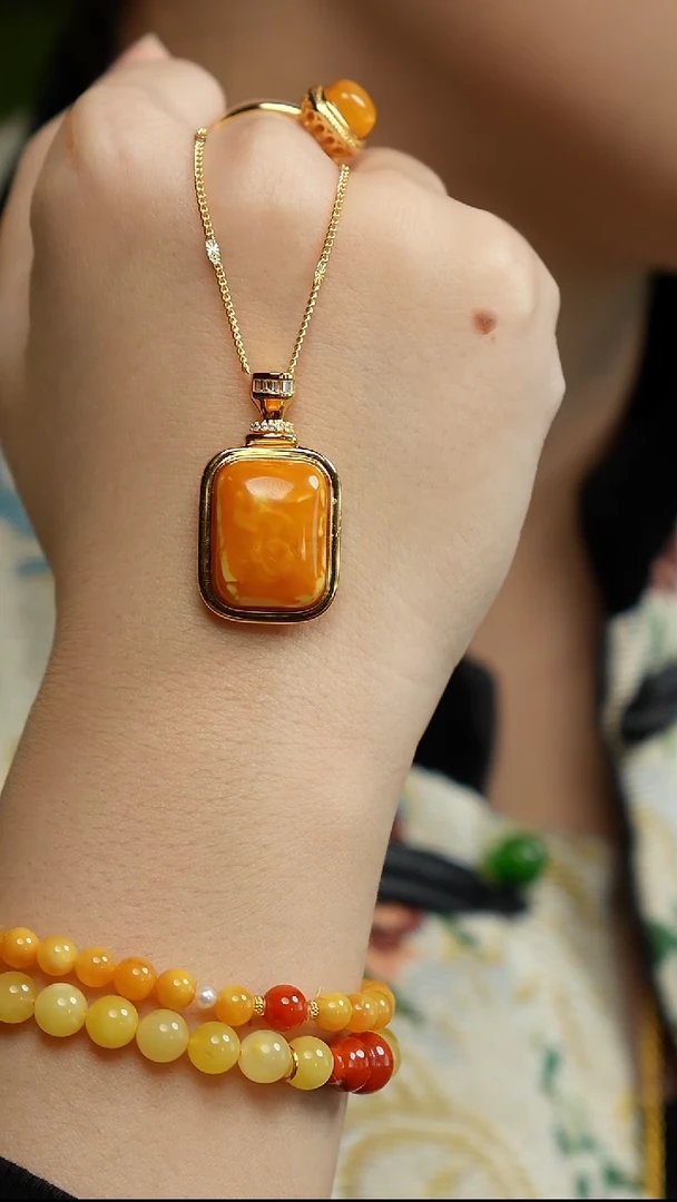 蜜蜡吊坠(赠链)银S925镶嵌15*20香水瓶