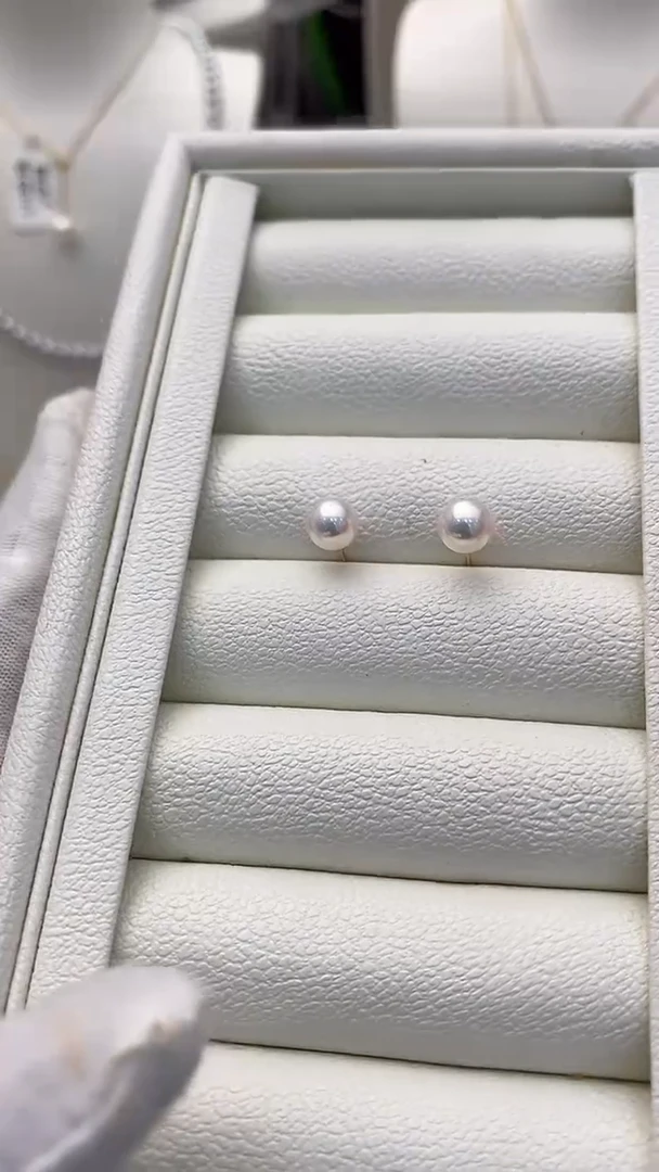 18K金镶嵌耳钉海水珍珠天女6.0-7.0耳钉