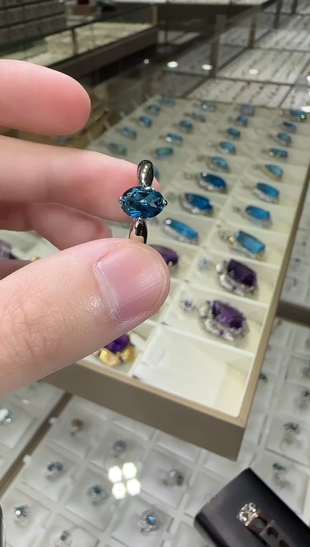 银S925镶嵌戒指托帕石9*7mm简约款伦敦蓝