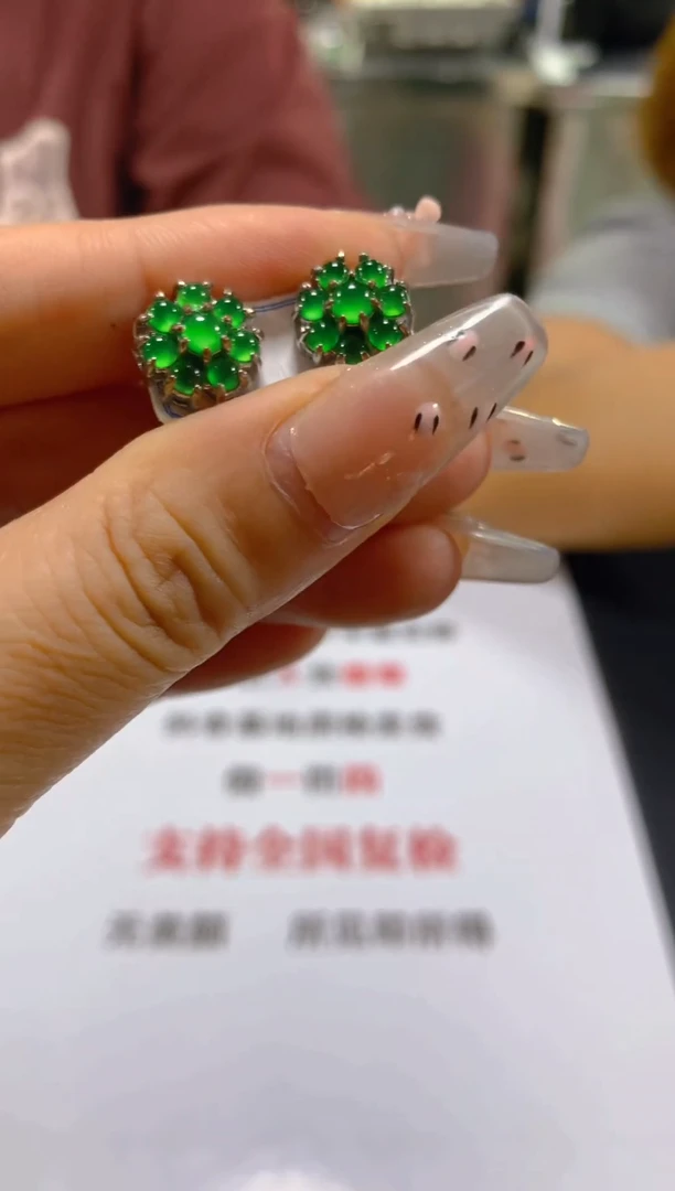 未镶嵌翡翠耳饰多样性发一