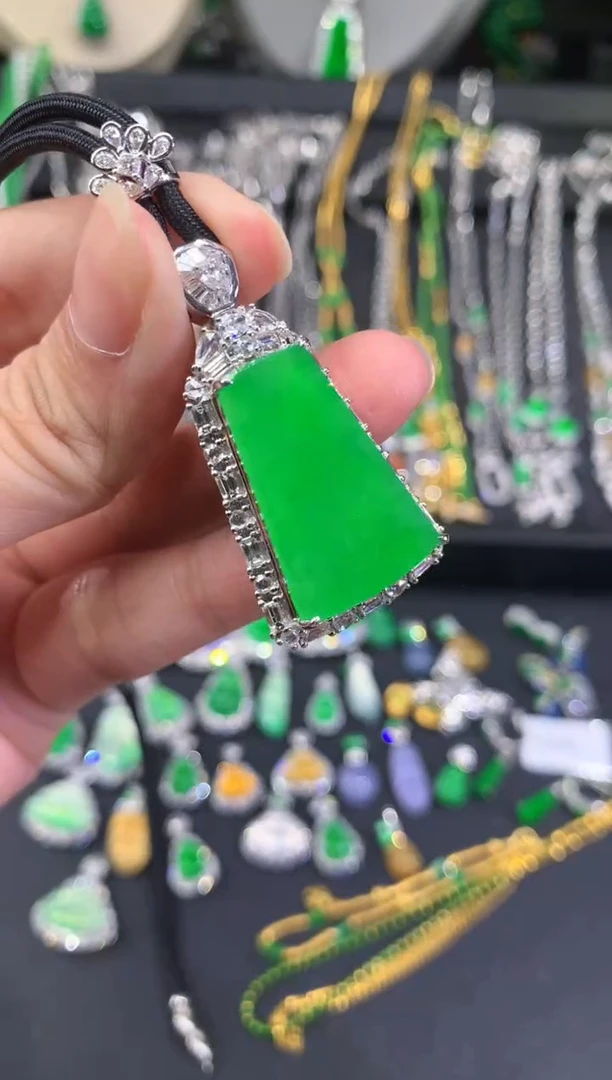 翡翠18K金镶嵌吊坠(不含链)心*Z65|98000