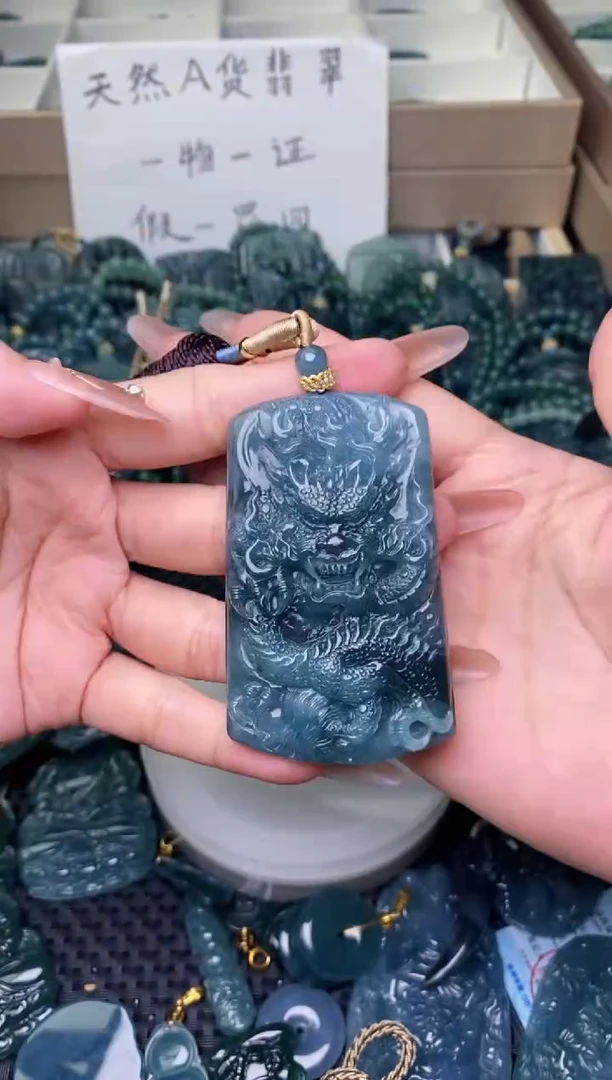 翡翠未镶嵌颈饰