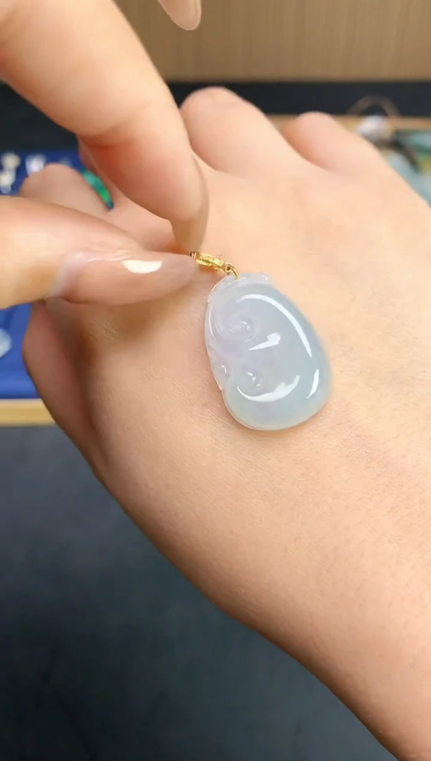 颈饰18K金镶嵌翡翠2025120101