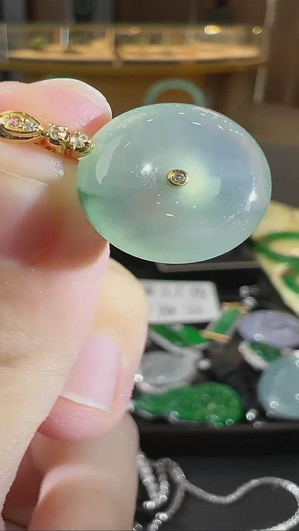 颈饰18K金镶嵌翡翠天然A货翡翠