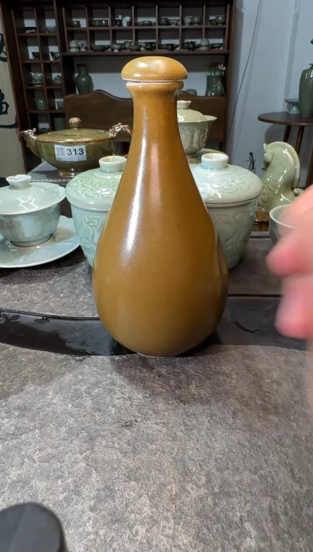 微瑕茶叶末大瓶子1只