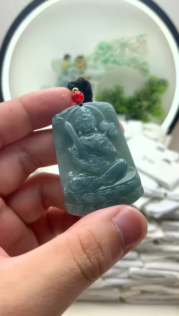 颈饰未镶嵌翡翠虚空藏