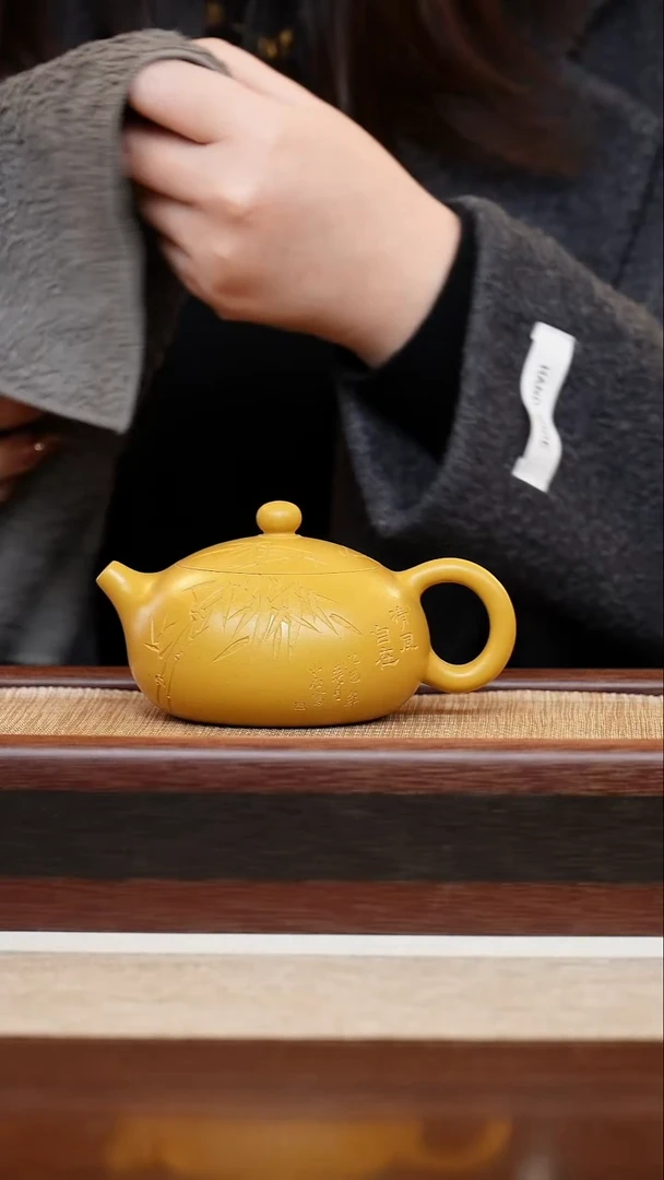 黄金朱泥刻绘扁西施200cc宜兴手工紫砂壶