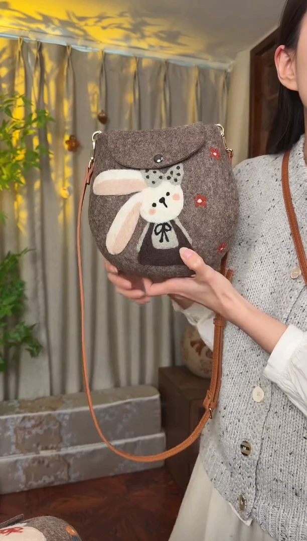 羊毛非遗羊毛毡包 蛋蛋包三花兔