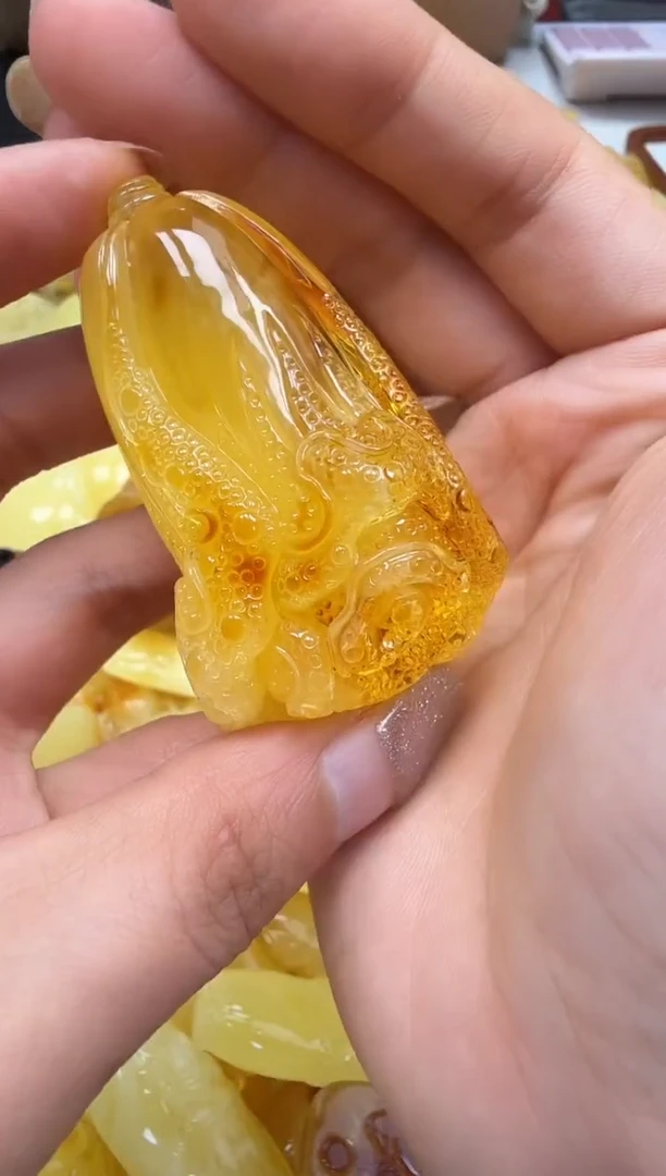 裸石琥珀未镶嵌如图