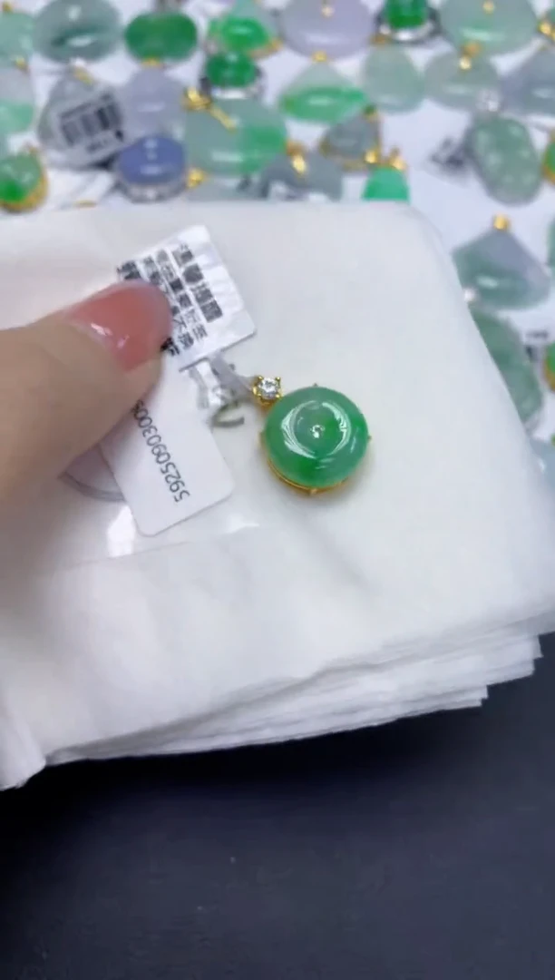 颈饰未镶嵌翡翠天然缅甸翡翠A货多样性发一件