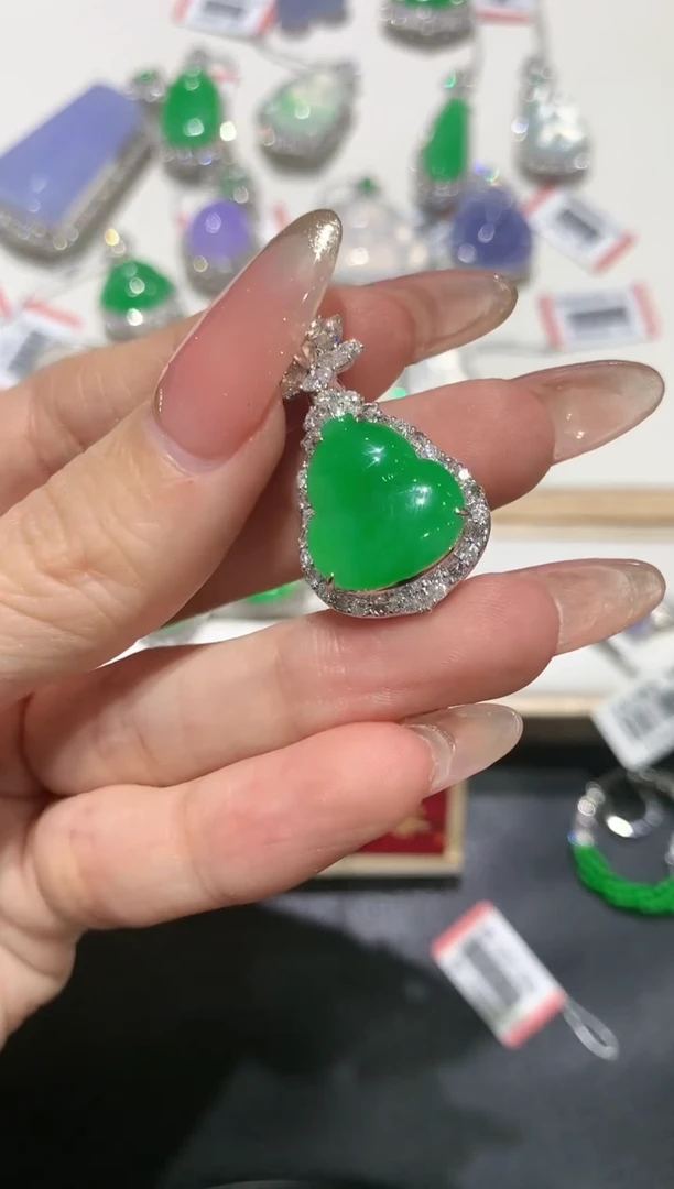 【闪购商品】翡翠吊坠(不含链)18K金镶嵌团购9