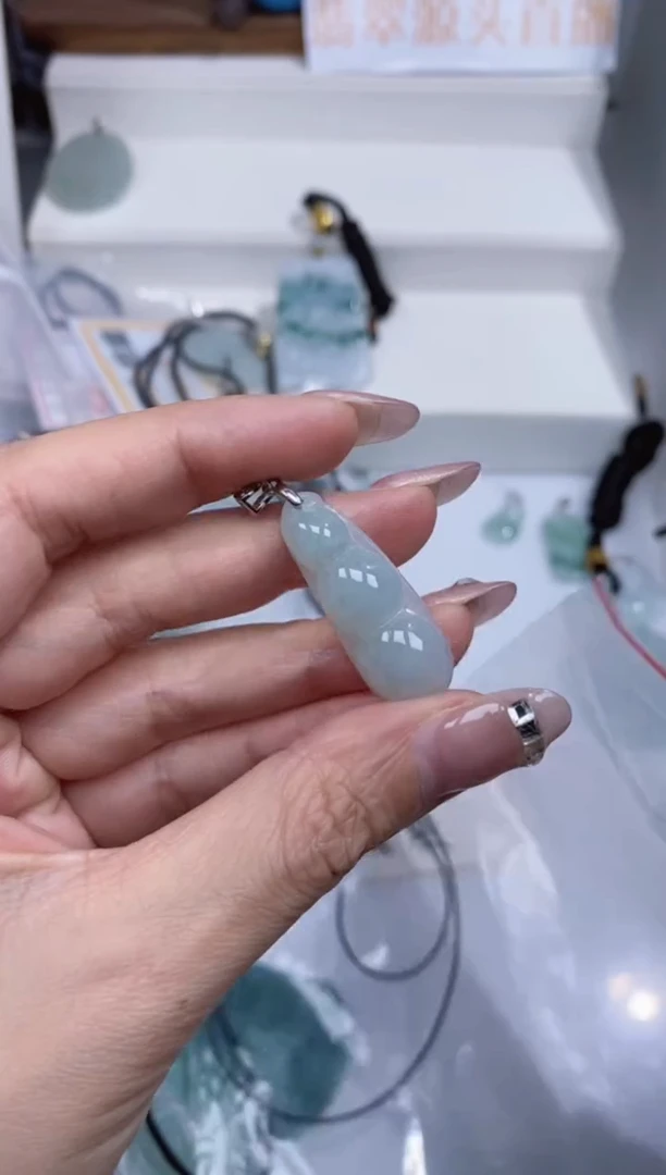 颈饰银S925镶嵌翡翠吊坠