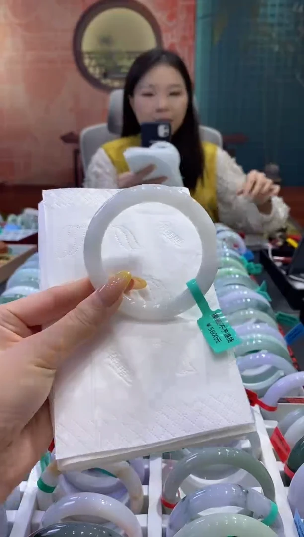 翡翠手镯未镶嵌多人19418