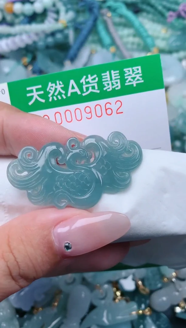 翡翠未镶嵌颈饰.0009062