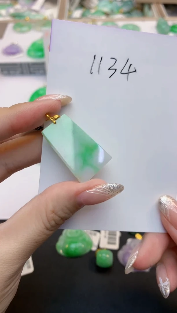 翡翠18K金镶嵌颈饰天然缅甸A货翡翠