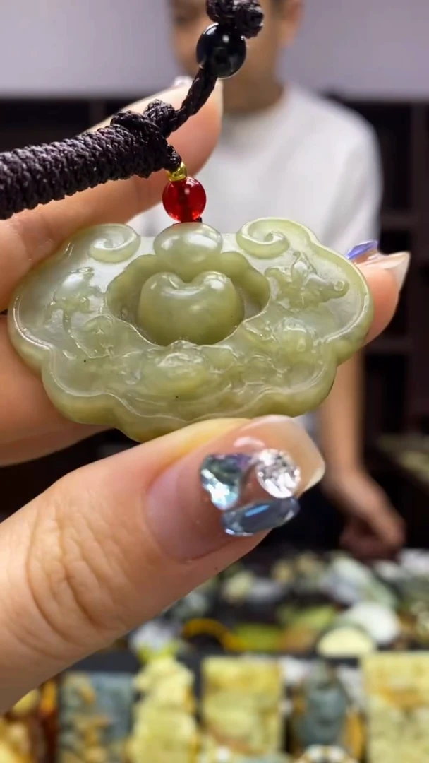 未镶嵌岫玉挂件