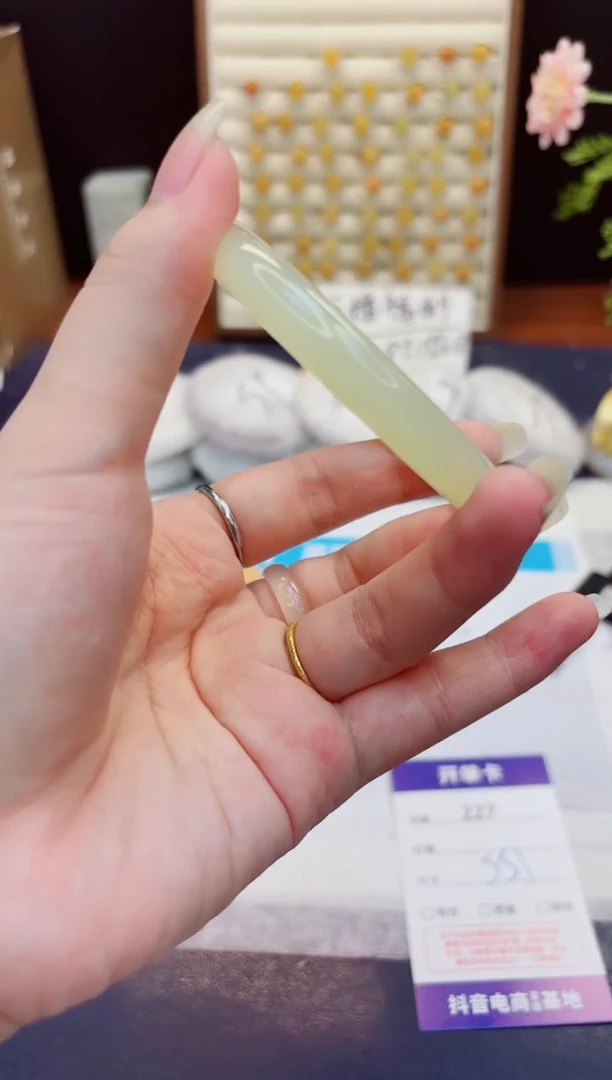 未镶嵌手镯石英质玉227-美人条晴水-圈口55