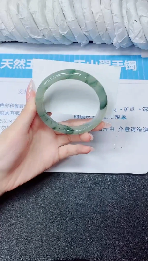 石英质玉手镯未镶嵌461/582.
