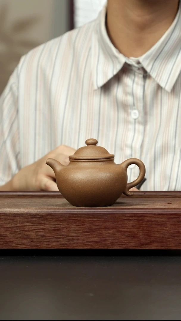 紫砂茶壶芝麻绿 莲子