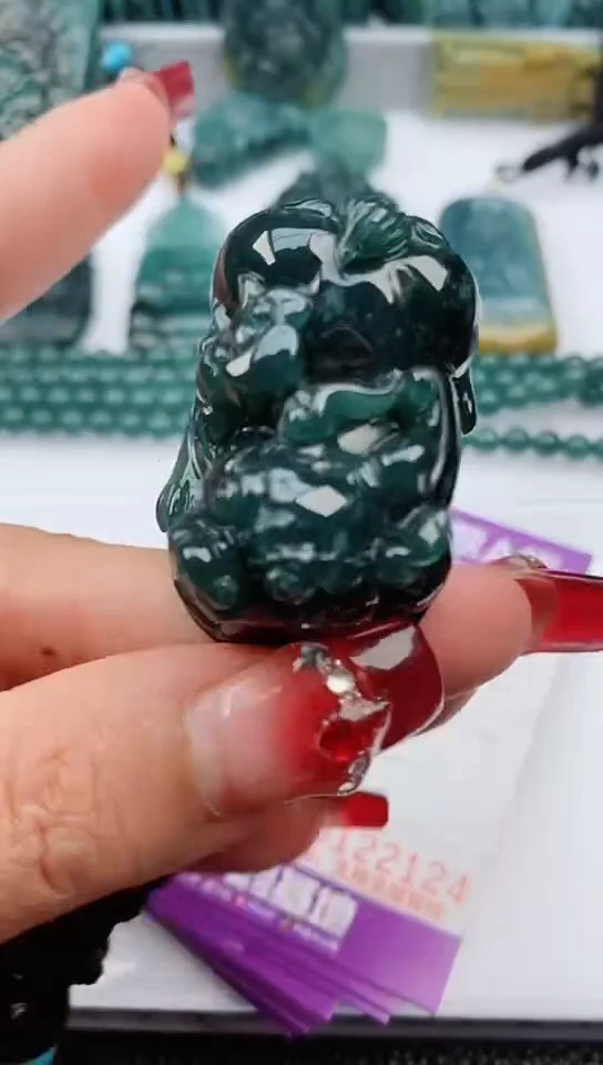 【闪购商品】翡翠颈饰未镶嵌             