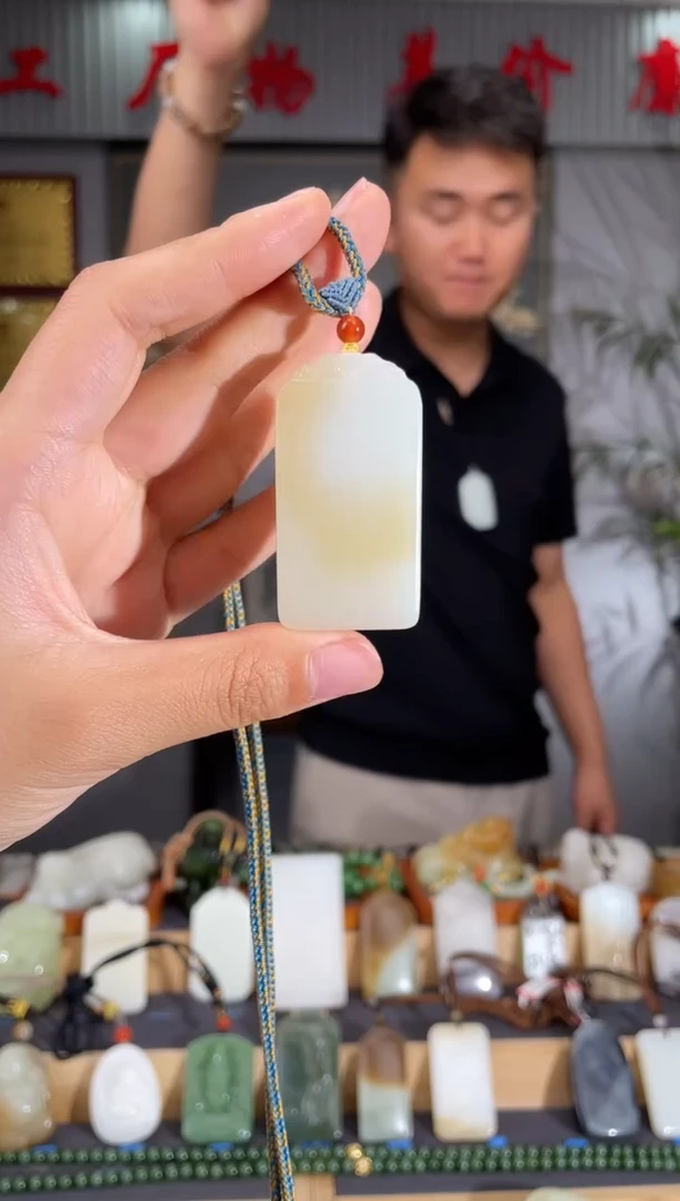 和田玉未镶嵌颈饰1