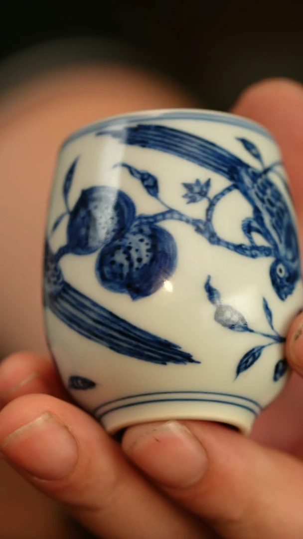 【闪购商品】林泉风月青花鹦鹉寿桃主人杯