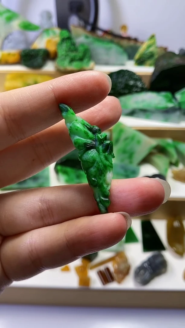颈饰未镶嵌翡翠美****餐179天然翡翠