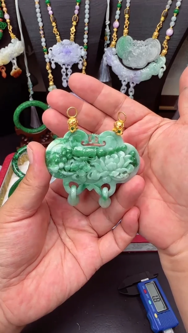 颈饰未镶嵌翡翠吊坠