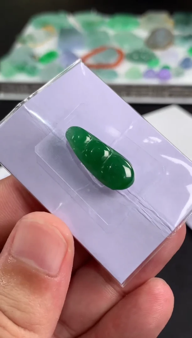 未镶嵌定制翡翠山****迹翡翠