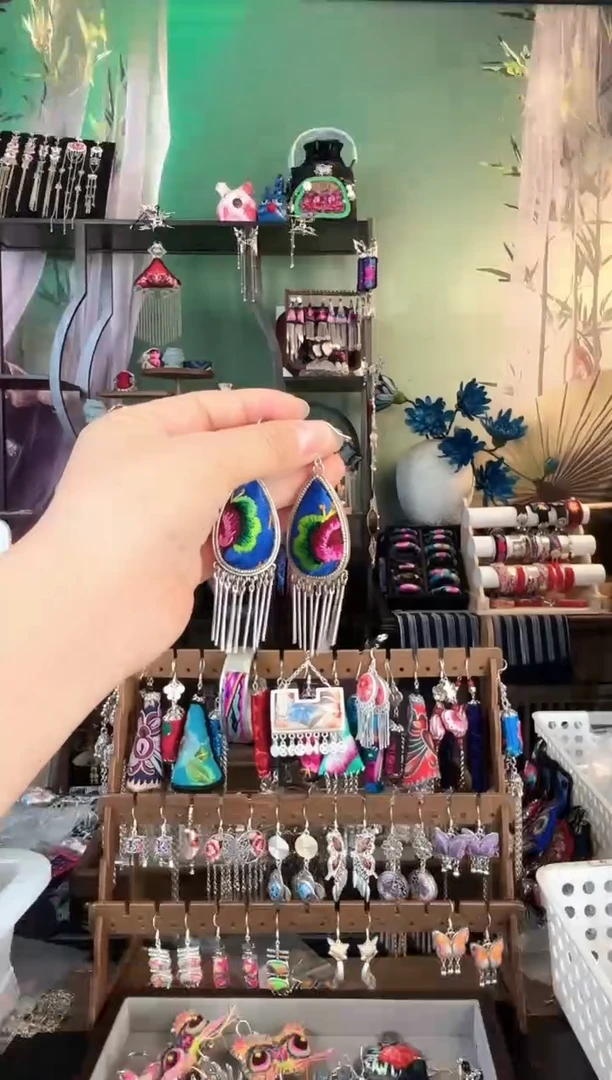 彩云南阁非遗老绣饰品607*