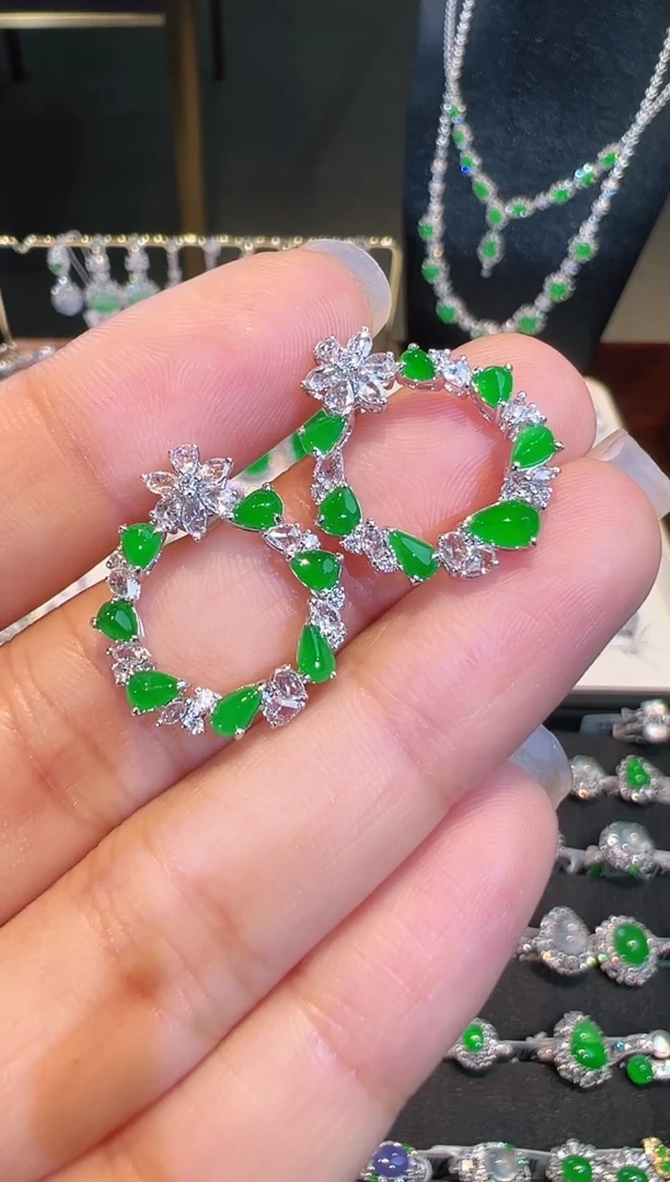 翡翠18K金镶嵌耳饰翡翠