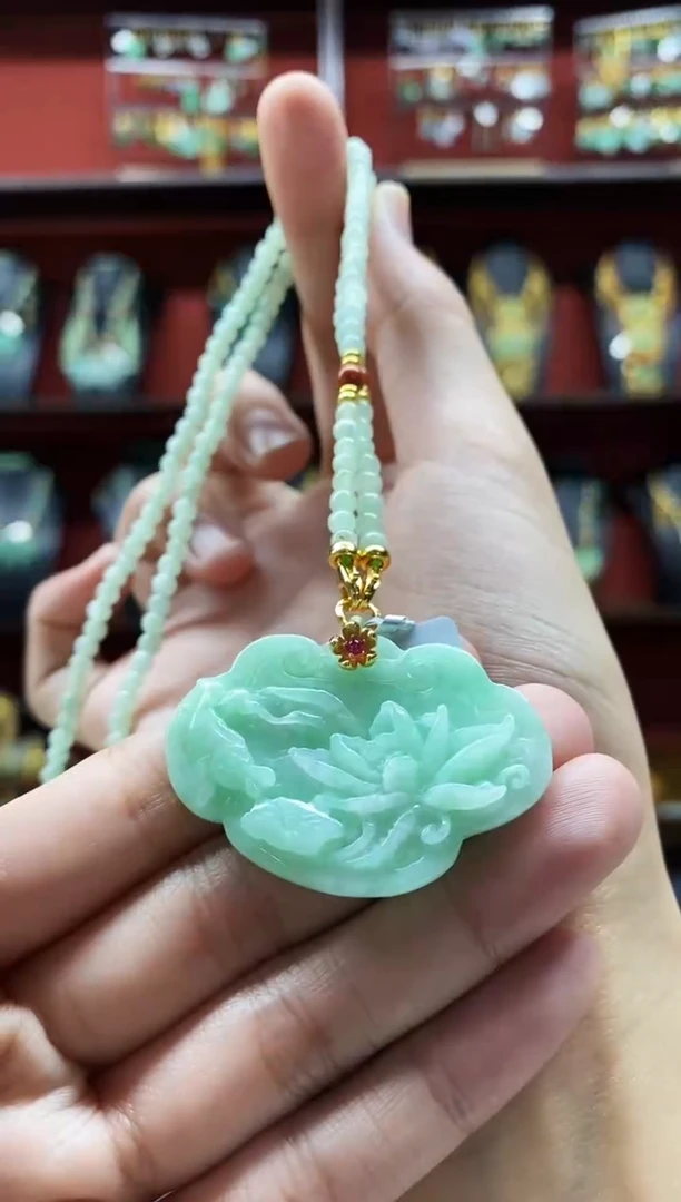 颈饰未镶嵌翡翠吊坠