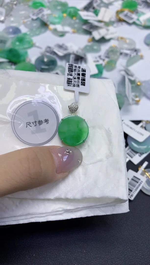 颈饰18K金镶嵌翡翠天然缅甸翡翠A货百元以上9元证书费自理
