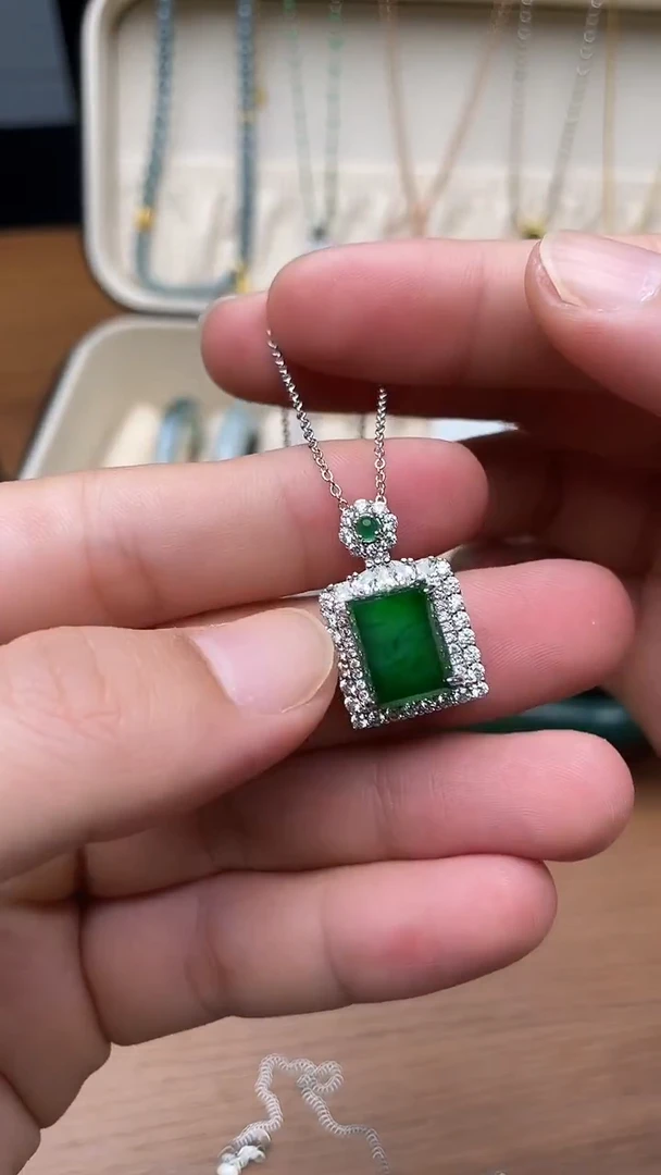 颈饰银S925镶嵌翡翠项链