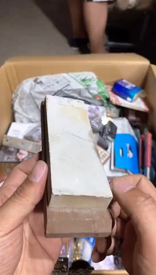 8新中古商品，瑕疵品，不保好坏。254