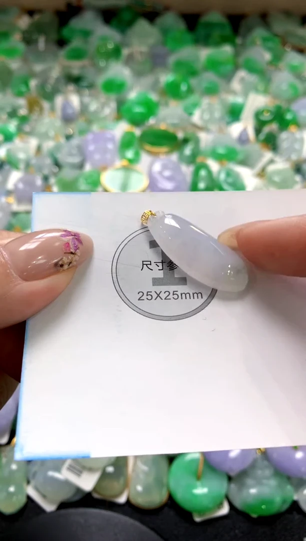翡翠18K金镶嵌颈饰1111111111111111