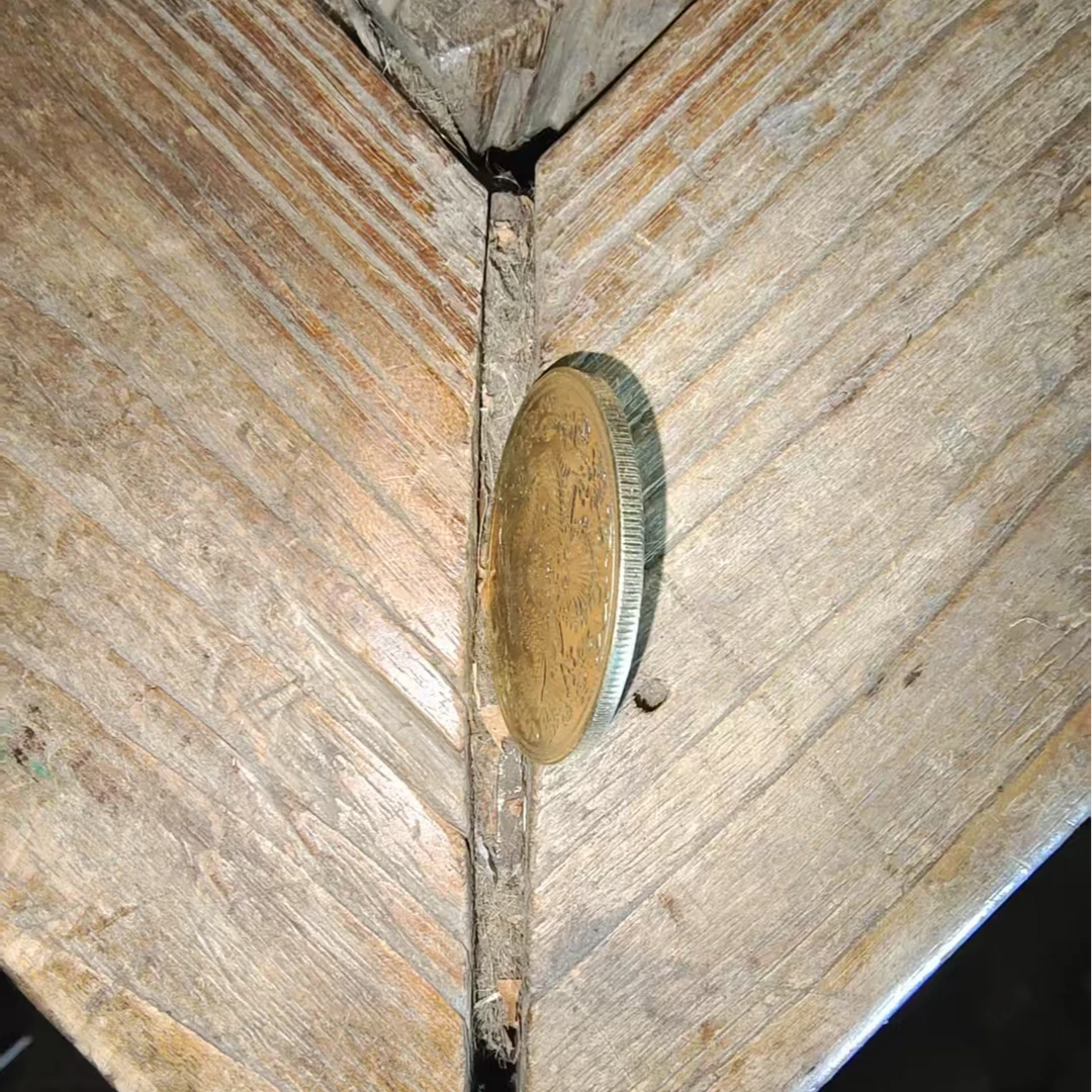 1个金色原子摆件链接