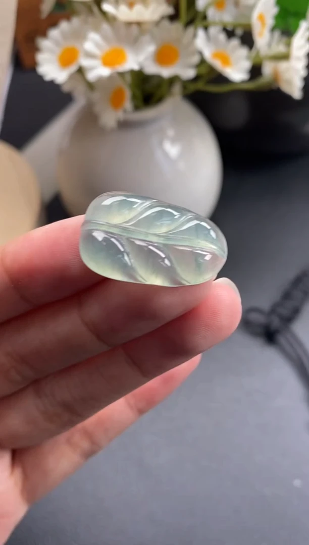 颈饰未镶嵌翡翠冰种叶子