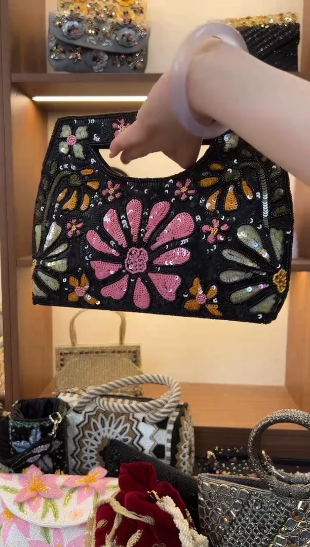 织物18百格汇手工串珠包