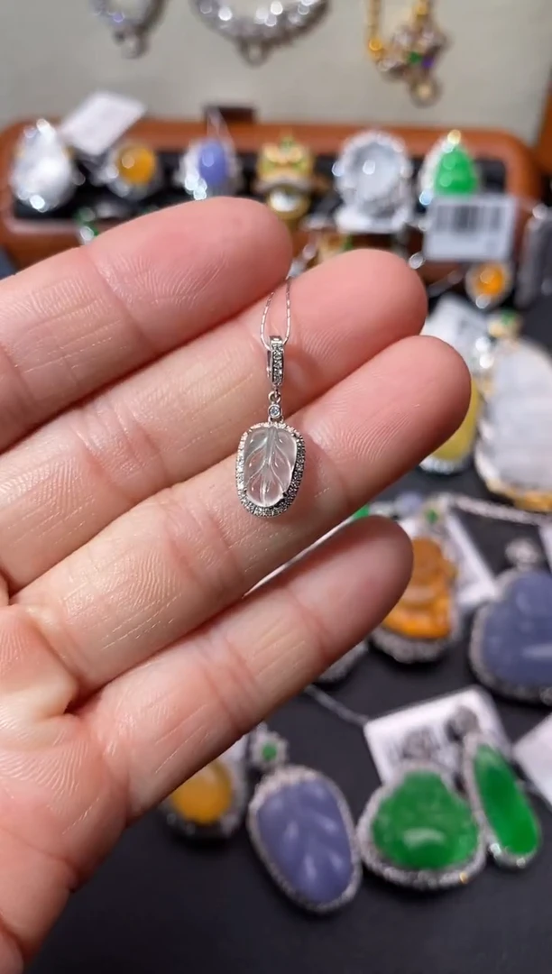 【闪购商品】翡翠吊坠(不含链)18K金镶嵌吊坠