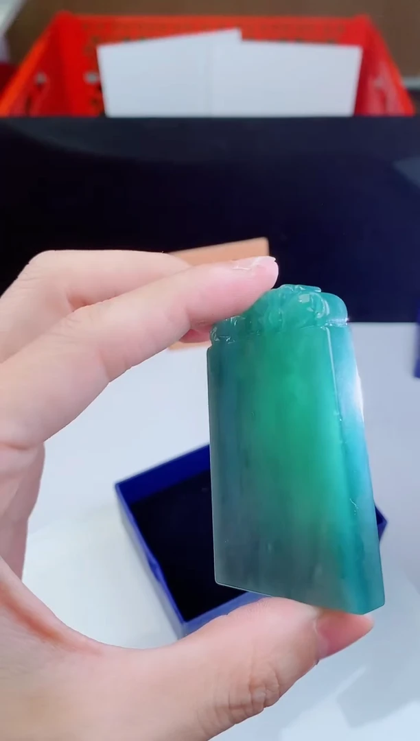 颈饰未镶嵌翡翠   ·