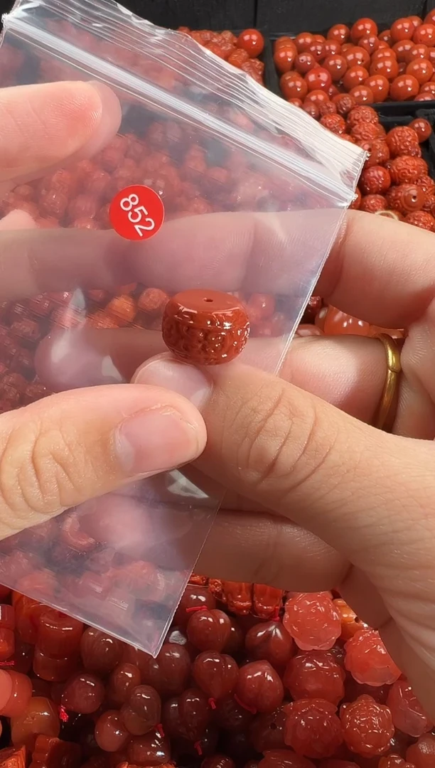 颈饰未镶嵌南红玛瑙1