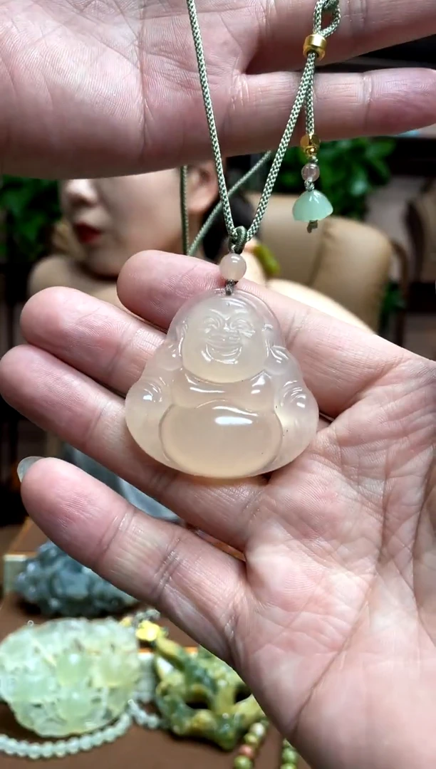 岫玉未镶嵌颈饰·