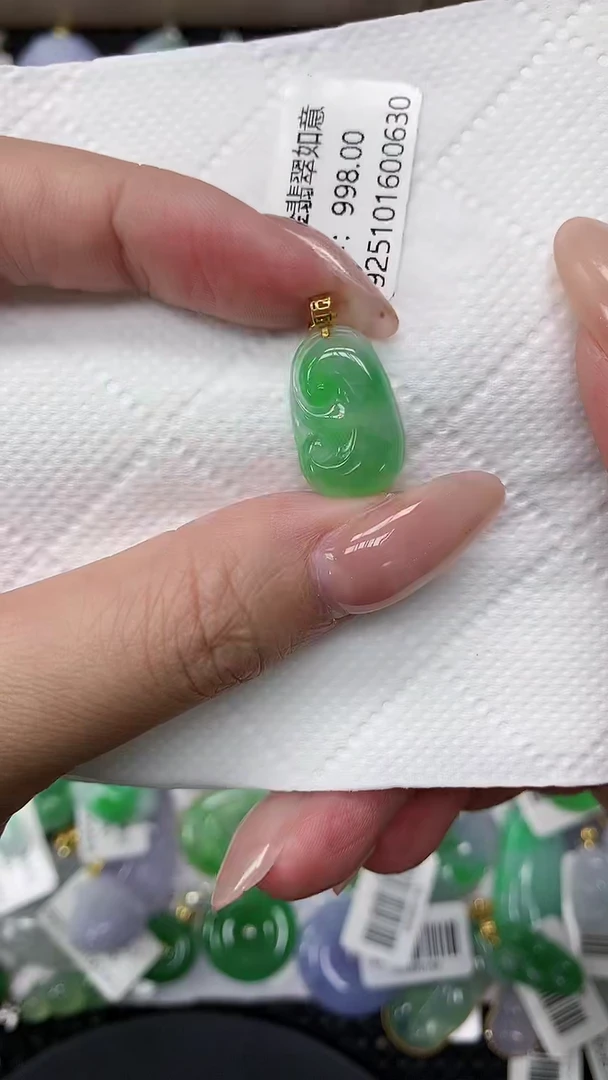 颈饰18K金镶嵌翡翠111111111111