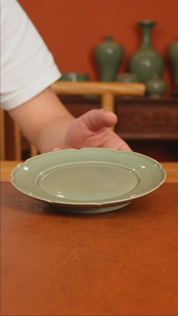 越窑秘色瓷小花口壶承全品