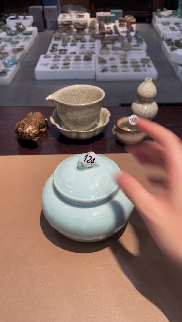 124窑承龙泉青瓷祥云茶罐