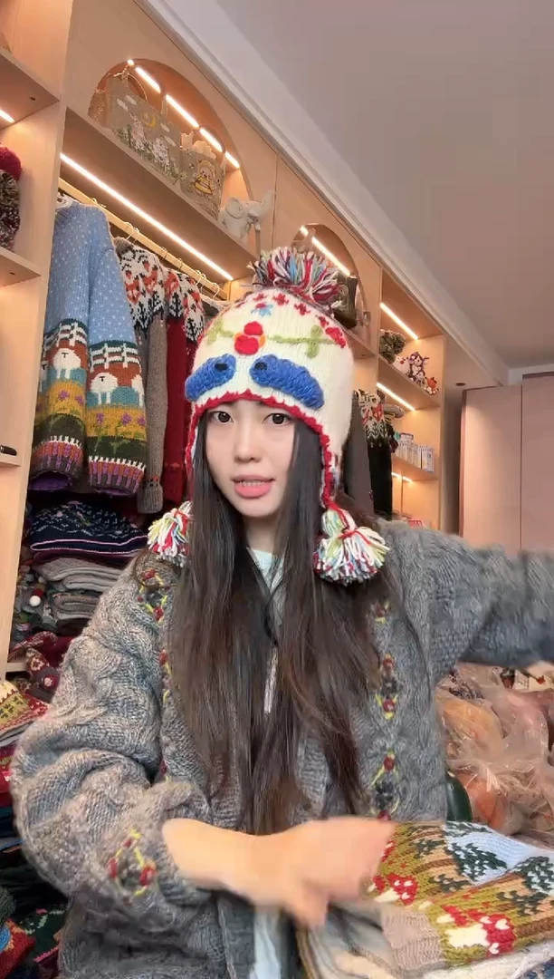 羊毛白色毛毛虫帽